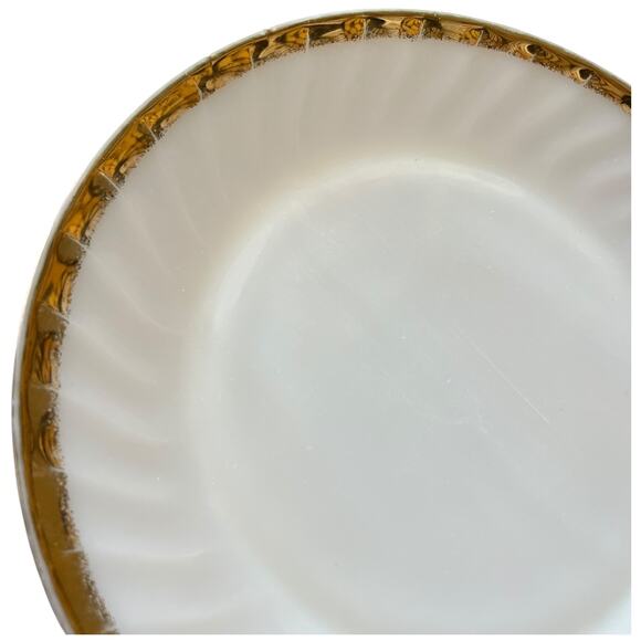 Classic Fire King Milk Glass Dinner Plate Gold Accent Ovenproof USA - Picture 1 of 12